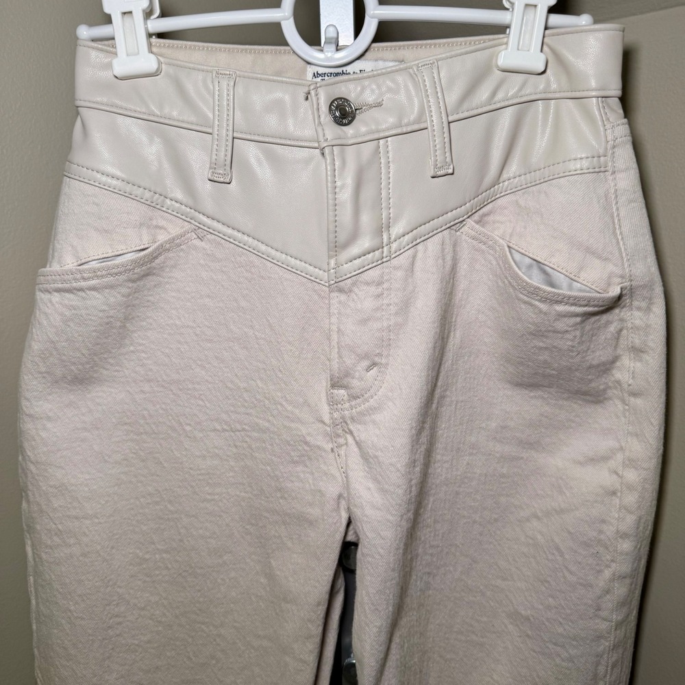 Abercrombie Curve Love 90s Relaxed High Rise Jeans Faux Leather Yoke Cream 25 0R
